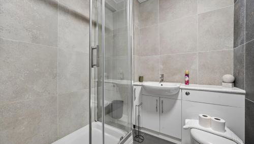 Long Stays Roath Park 2BR Apartment with Parking Central Location - Foto 5