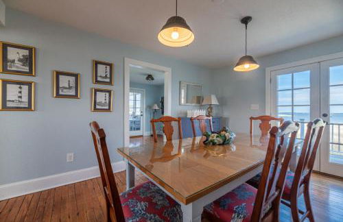 Sawyers Lodge - Historic Soundfront Home, Pool, Hot Tub, Boat Launch, Kayaks, Pets OK, Flex Stays - Foto 12