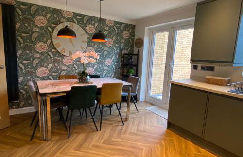 Group Contractor Stay 3 Bed House Bedford Parking WiFi - Foto 17