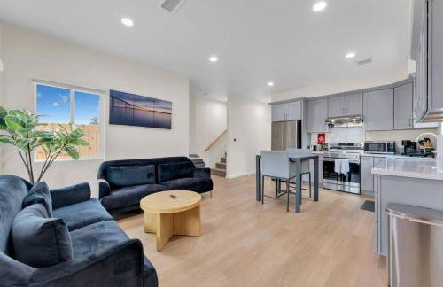 Urban Retreat Fun Relax Self Check-In Hot Tub Foosball Fire Pit Cornhole - Photo 11