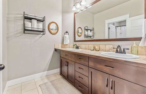 Modern 5BR Retreat with Hot Tub Cold Plunge & Park - Foto 24