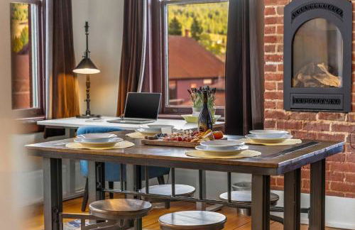 Beautiful Mountain Views in Iconic Building - Foto 25