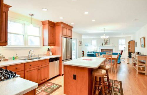 Beautiful Family Home Walk to Beach - Foto 9