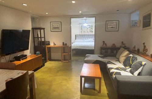 Cozy and Comfy Cellar - Foto 1