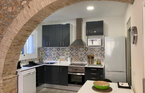 PINTOR MASSANET - Casa de piedra adaptada en LEscala - Foto 6