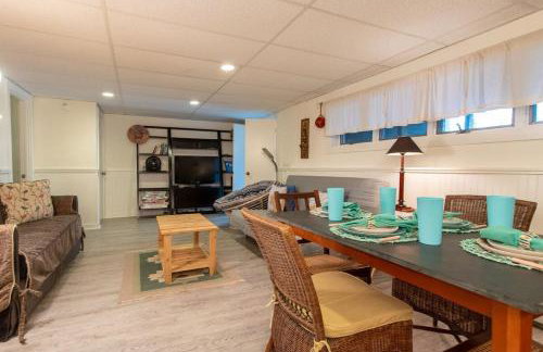 Stunning Home with In-Ground Pool - Photo 34