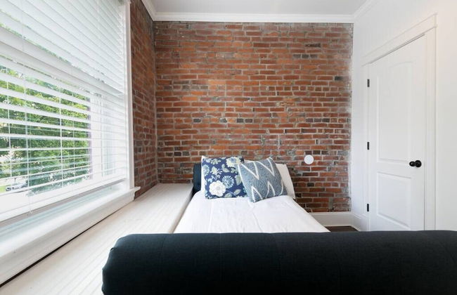 Cozy Family Home - Walk to MO Botanical Gardens - Photo 3