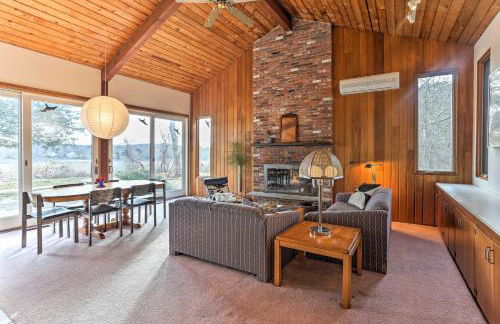 Stylish Wellfleet Home with Patio on 2 Private Acres - Foto 5