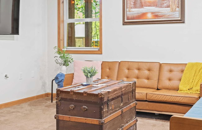 Lake + Pool Access, Game Room, Firepit, Deck Tawny and Peaceful by Avantstay - Foto 17