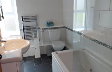 Church Bay Cottage Dog Friendly Sea Views - Foto 5