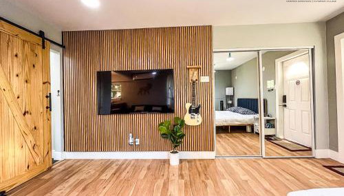 The Moose #7 - Instaworthy Studio with Amazing Views, Free Parking & Heated King Bed - Foto 5