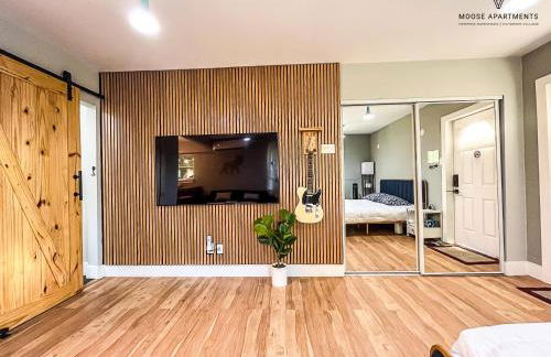 The Moose #7 - Instaworthy Studio with Amazing Views, Free Parking & Heated King Bed - Foto 5