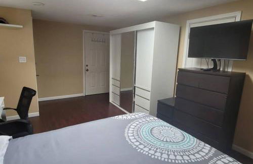 NARVAEZ BRIGHT & SPACIOUS - Private room, bathroom, entrance near light rail - Foto 3