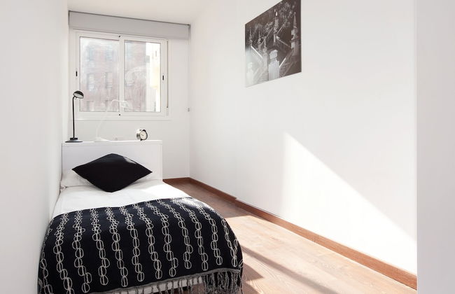 AB Montjuic - Photo 11