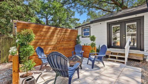 Treehouse is a Quaint 2 BR in an Up-and-Coming Part of Town, Pet Friendly with Fenced Yard and lounge area that is Close to Downtown Tampa - Foto 5