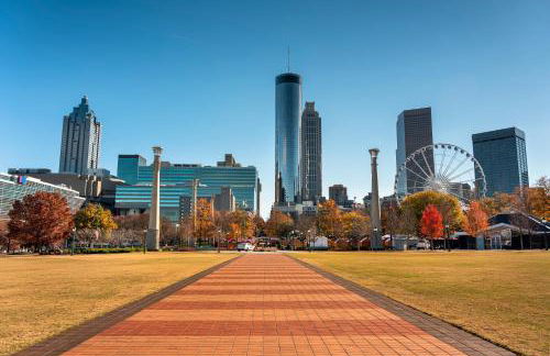 Spacious 3BR with Game Room and Fenced Yard Near Six Flags and Braves - Foto 51