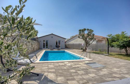 Romantic Studio Apartment with Private Pool - Foto 15