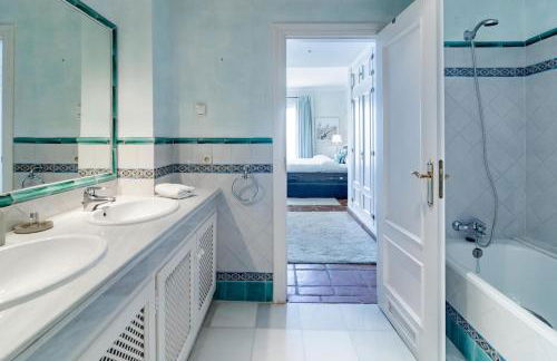 LAP- 3 bed apartment on the beach. Families only - Photo 35