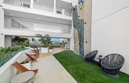 Modern 1BR LA l Workspace Pool Gym - Foto 14