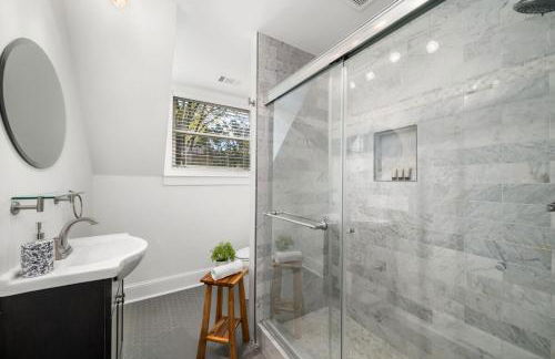 Walkable Grant Park 1920s Home with King Bed - Photo 2