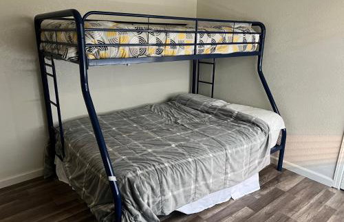 Peaceful 2bed,1bath condo with free parking all yours to enjoy - Photo 6