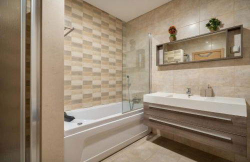 Stunning Villa with Pool - Foto 39