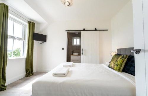 Escape Ordinary at Lily's Pad - Foto 75