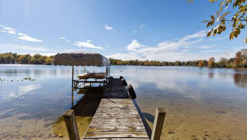 Lakefront Home with Dock Firepit & Private Deck - Foto 5