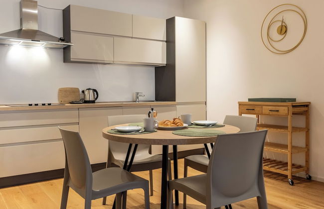 Charming Home - Photo 9