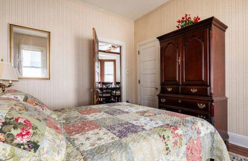 Cozy Cape Cod Bungalow King Queen WD Full Kitchen Wifi Desk - Foto 42