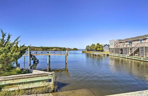 Walk to Bay and Boat Launch Beach House in Avon - Foto 2