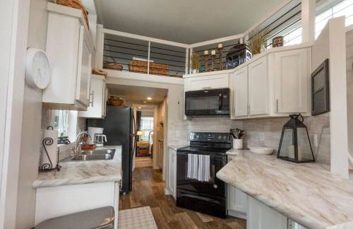 Pet friendly Tiny House Rental with new Access to Guadalupe River NBTX - Photo 13