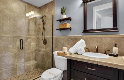 Modern home - 3K sqft - 5BR & 11 beds - brand new HOT TUB - 6 miles to AMI beaches - Foto 8