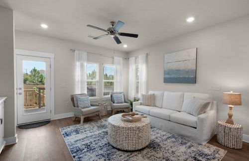 Sea Haven at Serenity - New large home with Golf Cart and game room just mins from Beach! - Foto 1
