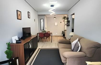 Belo Apto no Gonzaga - uma quadra da praia - Foto 1