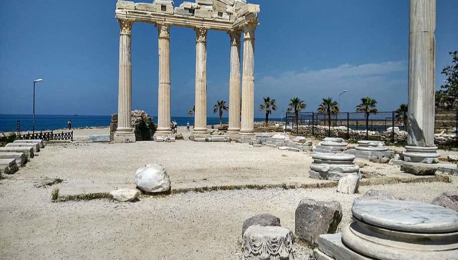 Découvrez l'histoire de Side