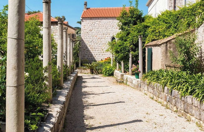 Dvori With Garden, Free Parking Next To Sea - Foto 33