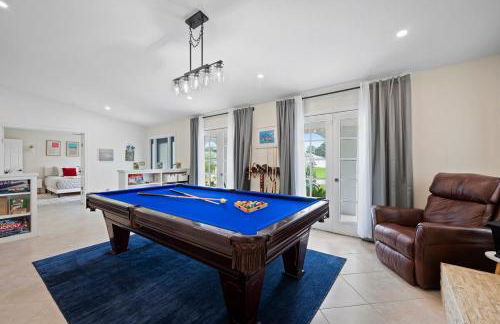 Chic 4BR Home Hot Tub Game Room - Foto 8