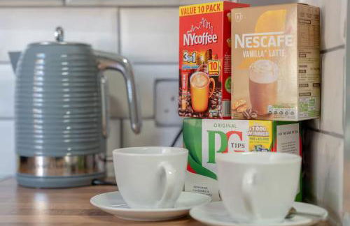 Family-Friendly 2-Bed Home with Games & Fireplace - Foto 12