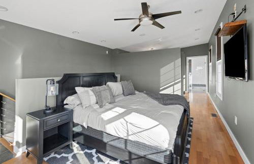 Chic Canton Home 3BR Rooftop Views - Photo 10