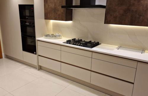 5 Bed 5 Bath Luxury Home Near Heathrow Free Parking - Foto 14