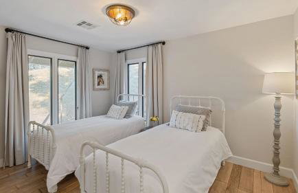 Hidden Oaks Farmhouse by Avantstay Hot Tub, Deck - Foto 62