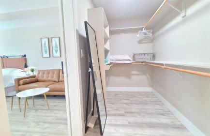 Paradise Park Newly built studio with king bed - Photo 9