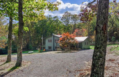 Big Yard Family Getaway - Pets OK - Grill and Hike - Foto 36