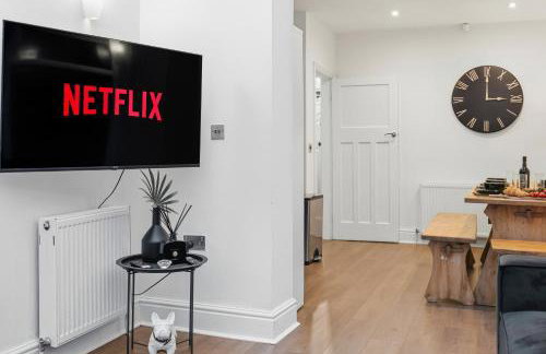 Lovely 4b Stay- Ideal for Contractors & Families - Photo 1