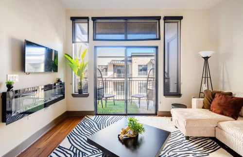 Galleria King Luxury Suite - Walk to Mall - Pool View - Foto 1