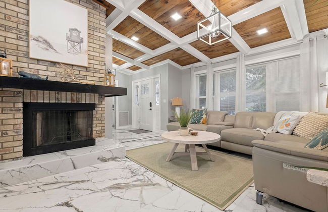 Serenity Haven Luxe Pet Friendly 5BR - Photo 17