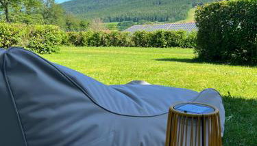 Bavaria Mountain Chalet DESIGN Ferienwohnung SKI Arber Osser Terrasse Sauna in Villa mit Bergblick bis 6 Pers - Foto 3, Garden, sunbed, Garden view