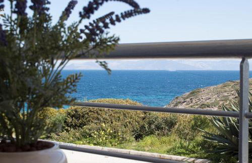 Rafina's PARADISE VIEW!!Walking access to the Port!!! Amazing Seaview!!!Steps from the Beach, 2 min walk!!WIFI 300Mbps! The Lux Seaside Retreat! - Foto 7