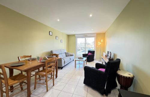 Le Bignon - Wifi, TV, 4 personnes, 1 min à pied du tram - Foto 8